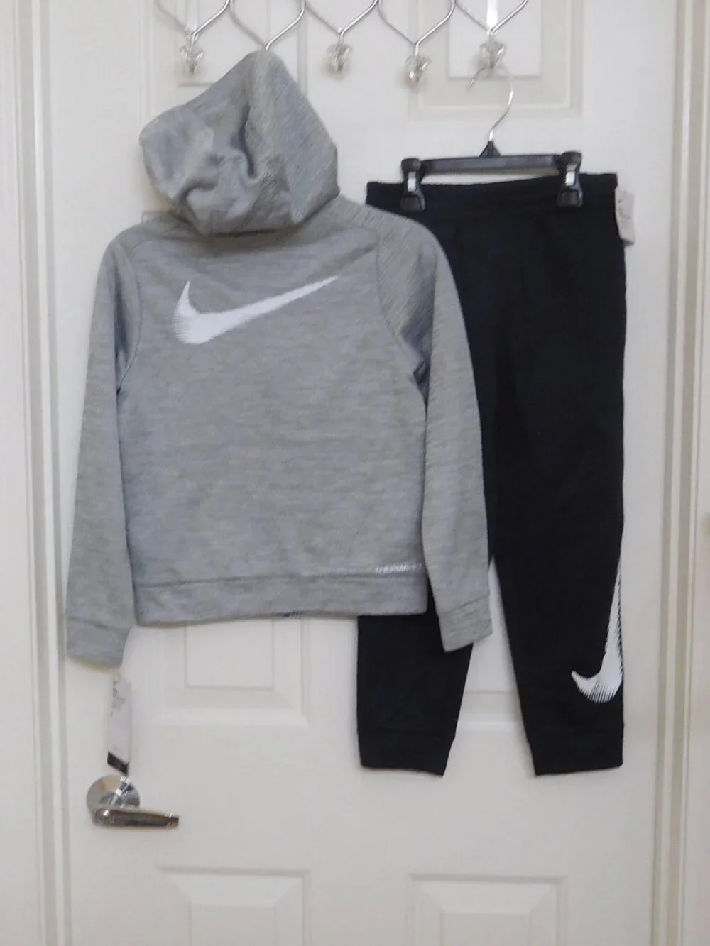 NWT 2pc Nike Gray Zip Front Hooded Sweatshirt & Black Joggers sz 6